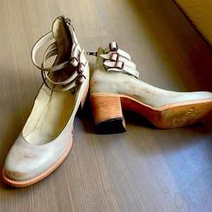 Women’s size 9 Randi Freebirds